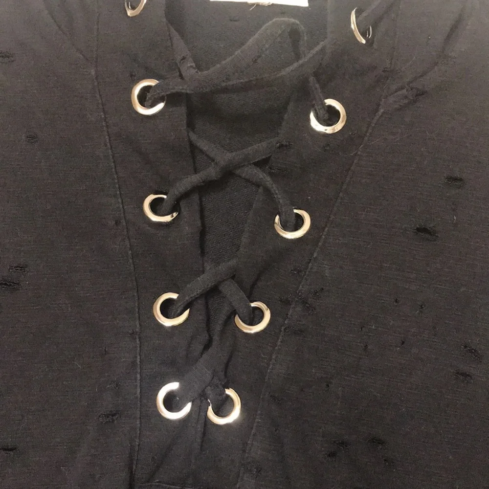 Hot and delicious black distressed shirt - Picture 2 of 9